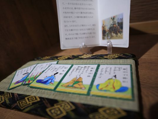 手元にある絵札と説明書