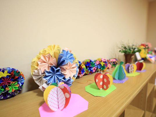 多彩な手作り工芸品