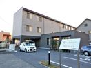建物の外観と看板