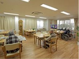明るい共用ダイニング