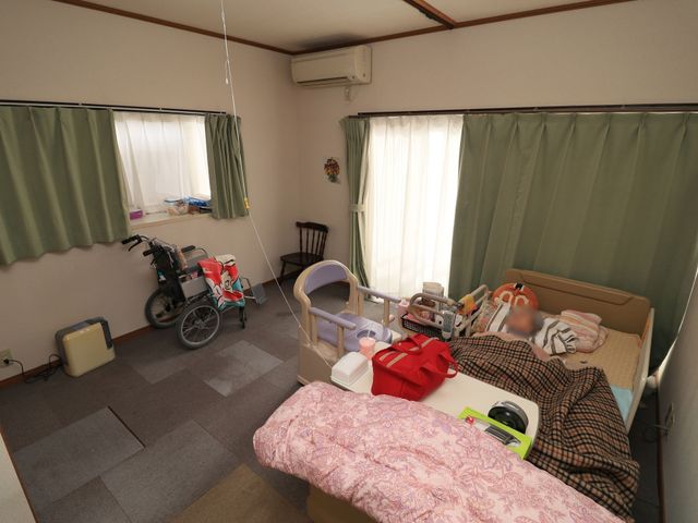 居室の日常風景 居室 使い慣れた品々に囲まれた居室です。個々の暮らし方を重視した配慮が感じられます。