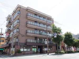 多階層の建物の外観