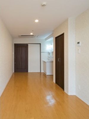 清潔で広々とした廊下