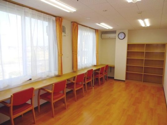 明るく清潔な多目的室