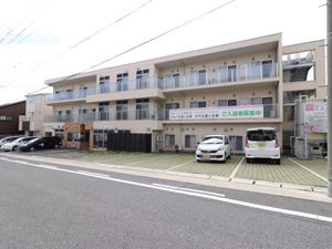 広々とした施設の外観