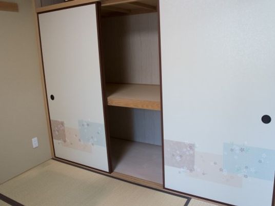 収納付きの洋室クローゼット