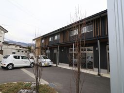 モダンな建物のエントランス