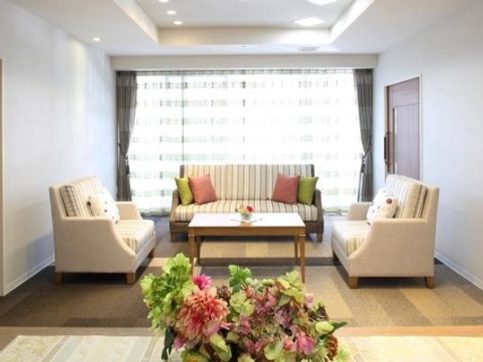 明るい居室の様子