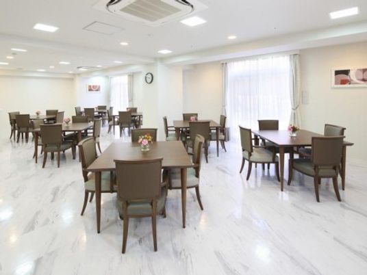 清潔なダイニングルーム