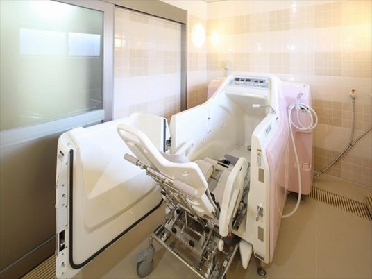 清潔な介護用浴室