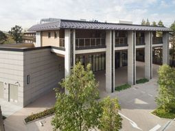 広々とした明るいエントランス