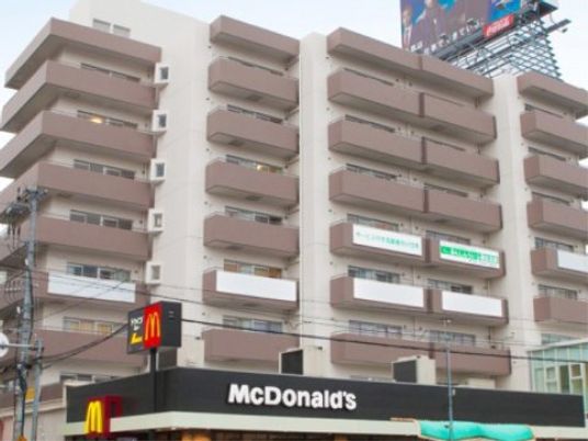 多階層ビルの外観