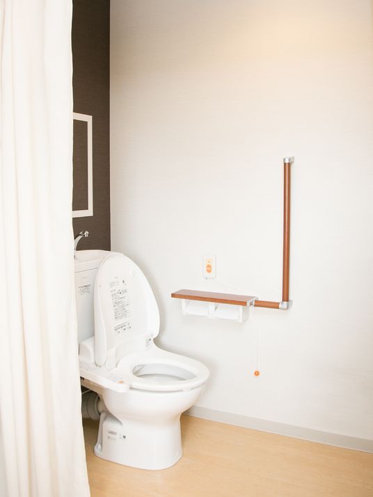 バリアフリー設計のトイレ