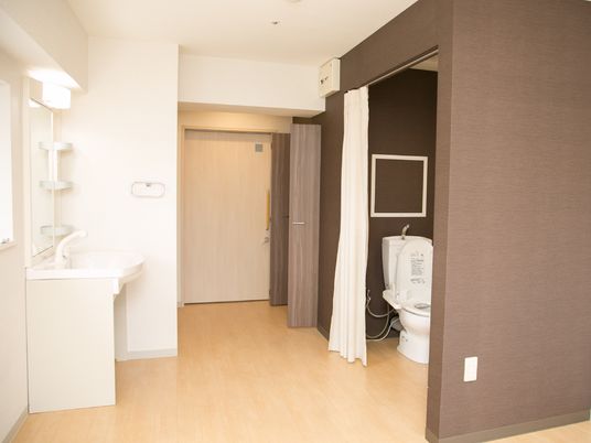 居室の洗面台とトイレ
