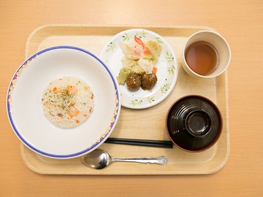 栄養バランスの食事提供