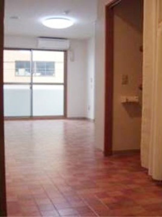 広々とした明るい居室