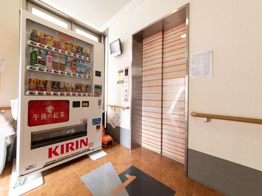 自動販売機とエレベーター