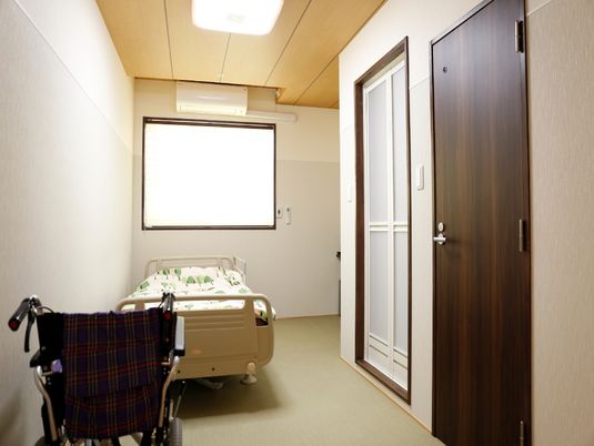 明るい個室の一角