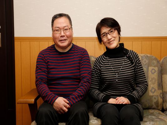 笑顔の男女二人のポートレート
