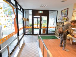 エントランスの明るい空間