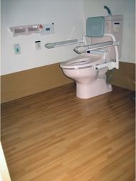 バリアフリー設計のトイレ