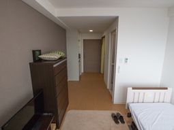 居室の入口と内部