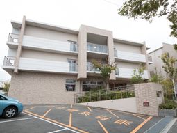 清潔な外壁の建物
