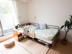 明るい居室の一角