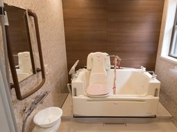 清潔感ある手入れの行き届いた浴室