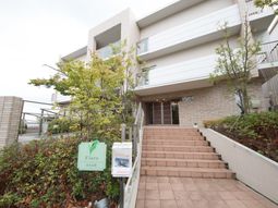 外観が整った建物エントランス