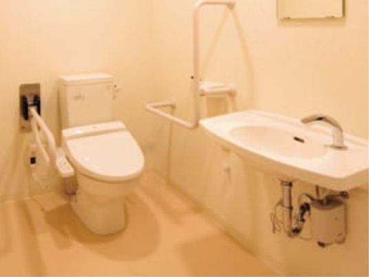 バリアフリーなトイレ設備