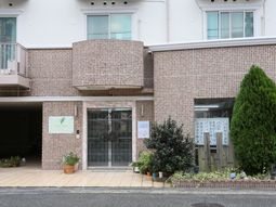 施設の入り口外観
