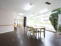 明るい多目的スペース