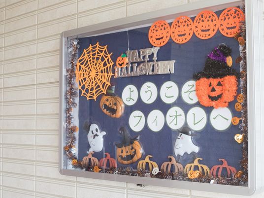 ハロウィン飾りの掲示物