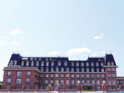 赤レンガの優雅な建物