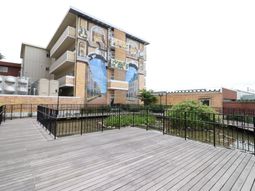 美術作品を飾った建物