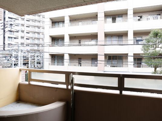 明るいバルコニー