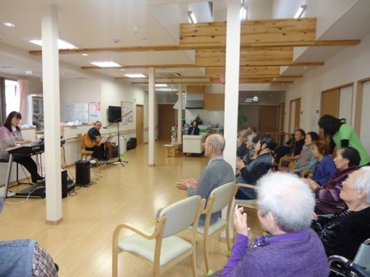 音楽イベント開催中の多目的室