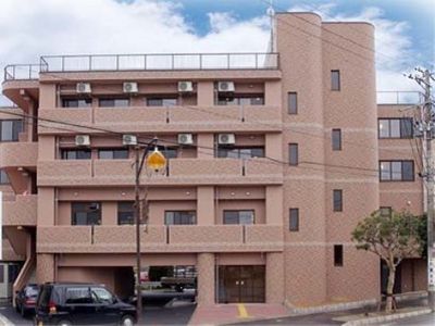 多階建ての落ち着いた外観