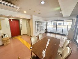 温かい雰囲気の室内