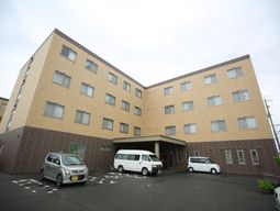 建物の外観の全景