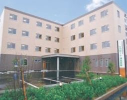 明るい外観の建物