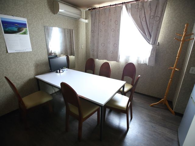 明るい居室の一角