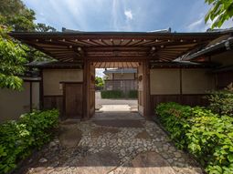閑静なエントランス風景