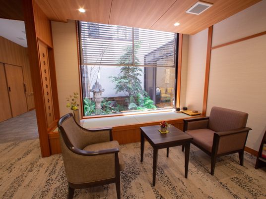 和風の落ち着いたラウンジ