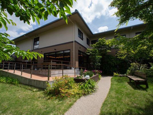 緑豊かな外観風景