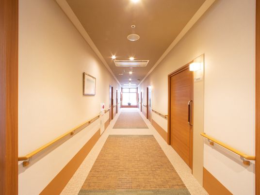 清潔感のある明るい廊下