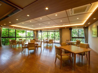 明るい食堂の風景