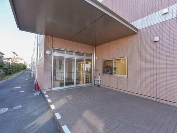 エントランス正面外観