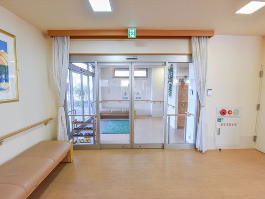 清潔な出入口空間